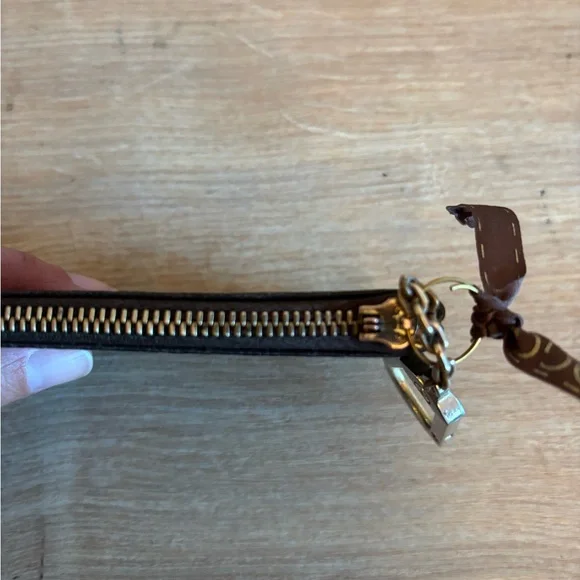 Authentic Louis Vuitton monogram card case key ring - Picture 3 of 5